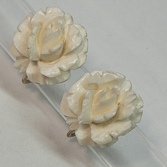 Krementz Jewelry - * Vintage Krementz Bone Colored Celluloid? Rose Screwback Earrings